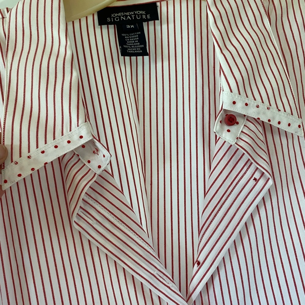 Red button down blouse - Picture 3 of 6